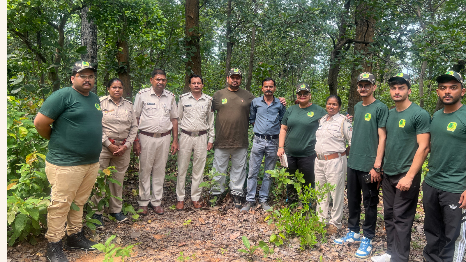 GAJ-DASTAK team with forest officers at Katghora
